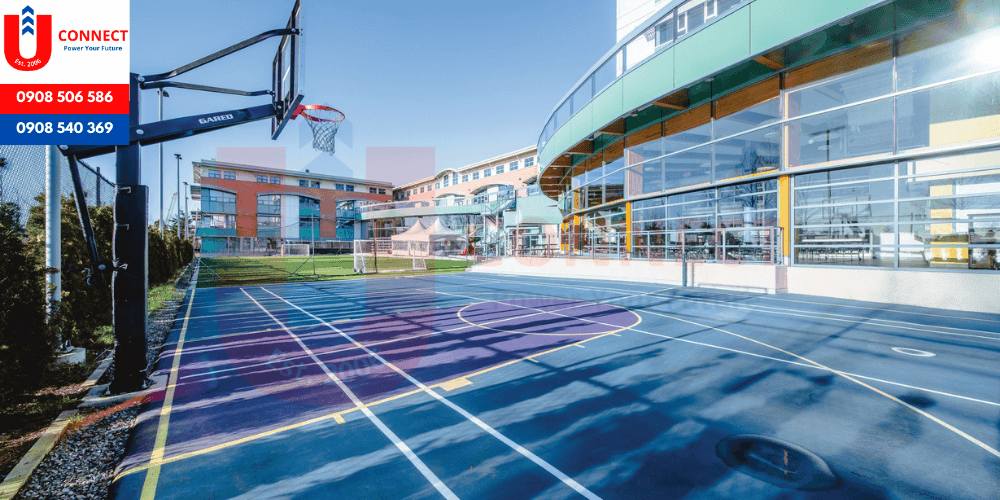 Trung học Bodwell High School, bang British Columbia, Canada